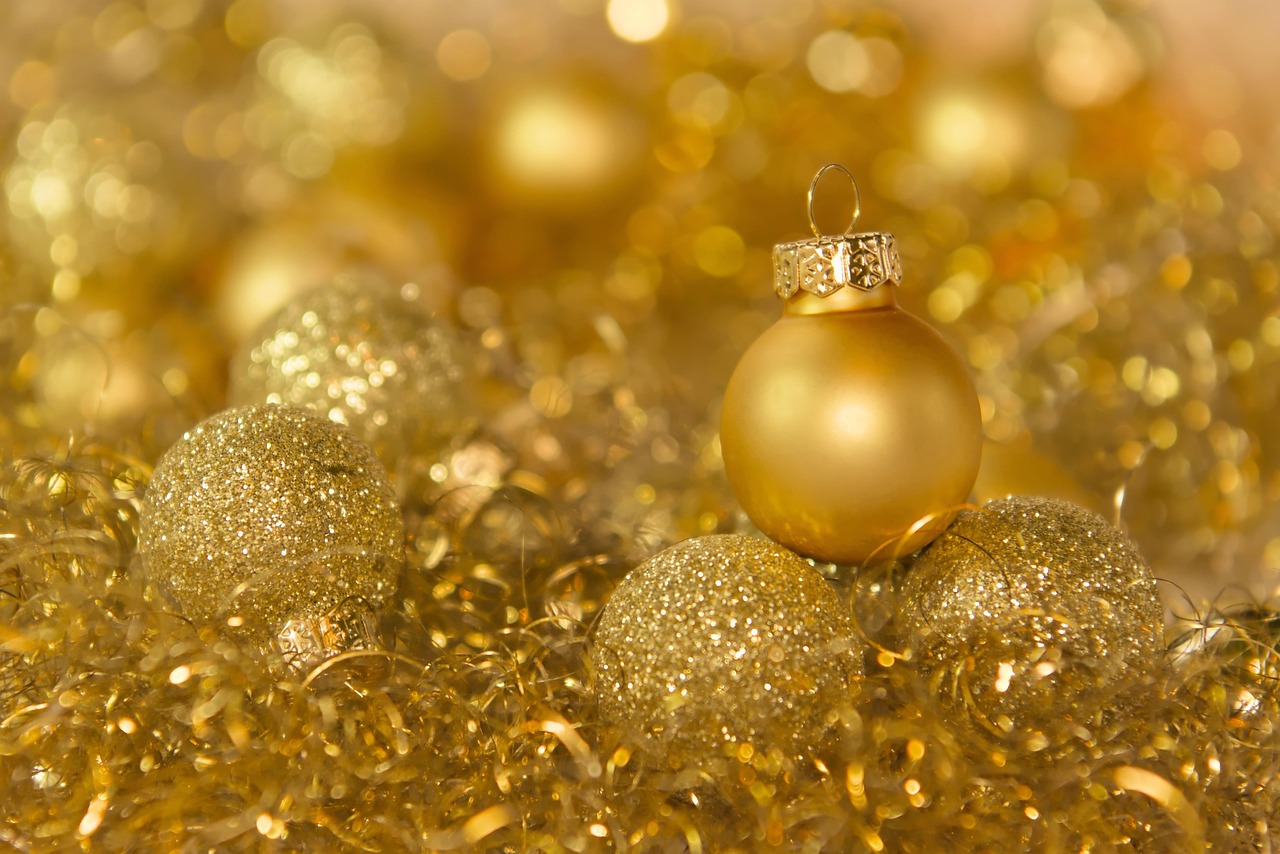 天使の人形をクリスマスオーナメントの代わりに使うアイデアは？