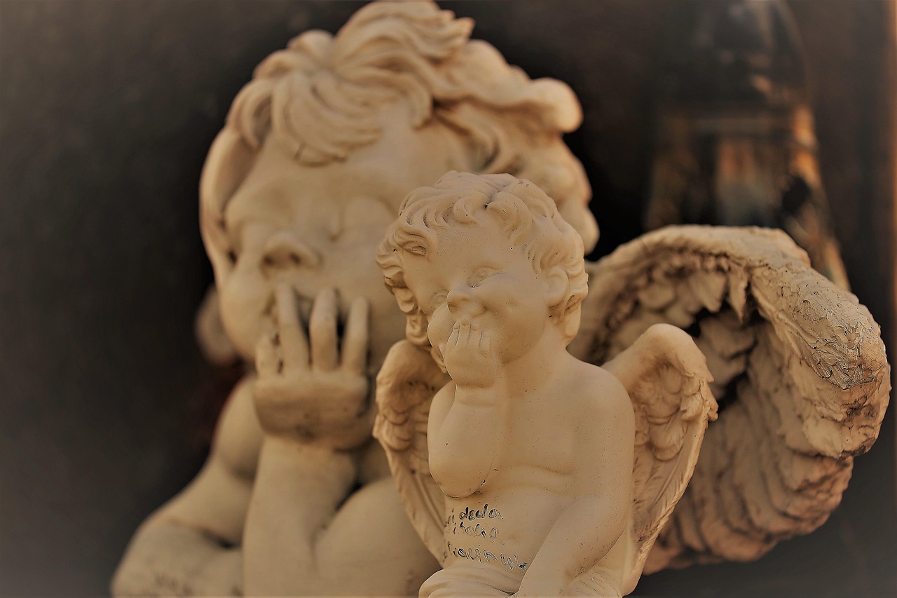 天使の置物は女性へのプレゼントに最適な理由とは？